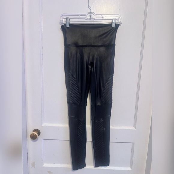SPANX Black
Moto Faux Leather Leggings Size M
$110 - Picture 1 of 3